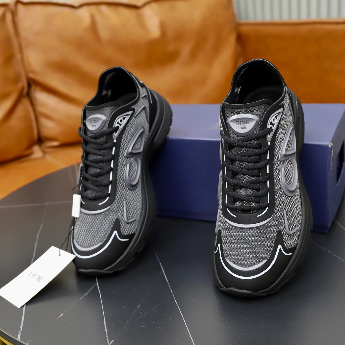 Ex-factory price: 560💰DIOR#B30 COUNTDOWN TECH shoes 1. Inspired by lighter running shoes this season 2. Made of multi-layer transparent nylon upper, futuristic 3. CD30 rubber logo on the tongue/heel to highlight the brand style 4. Equipped with ultra-light foam midsole for the ultimate comfortable wearing experience 5. The entire series uses WELDED (seamless bonding) technology to ensure durability and lightness 6. Full size dopamine color matching, 39-45 (38, 46 customized)